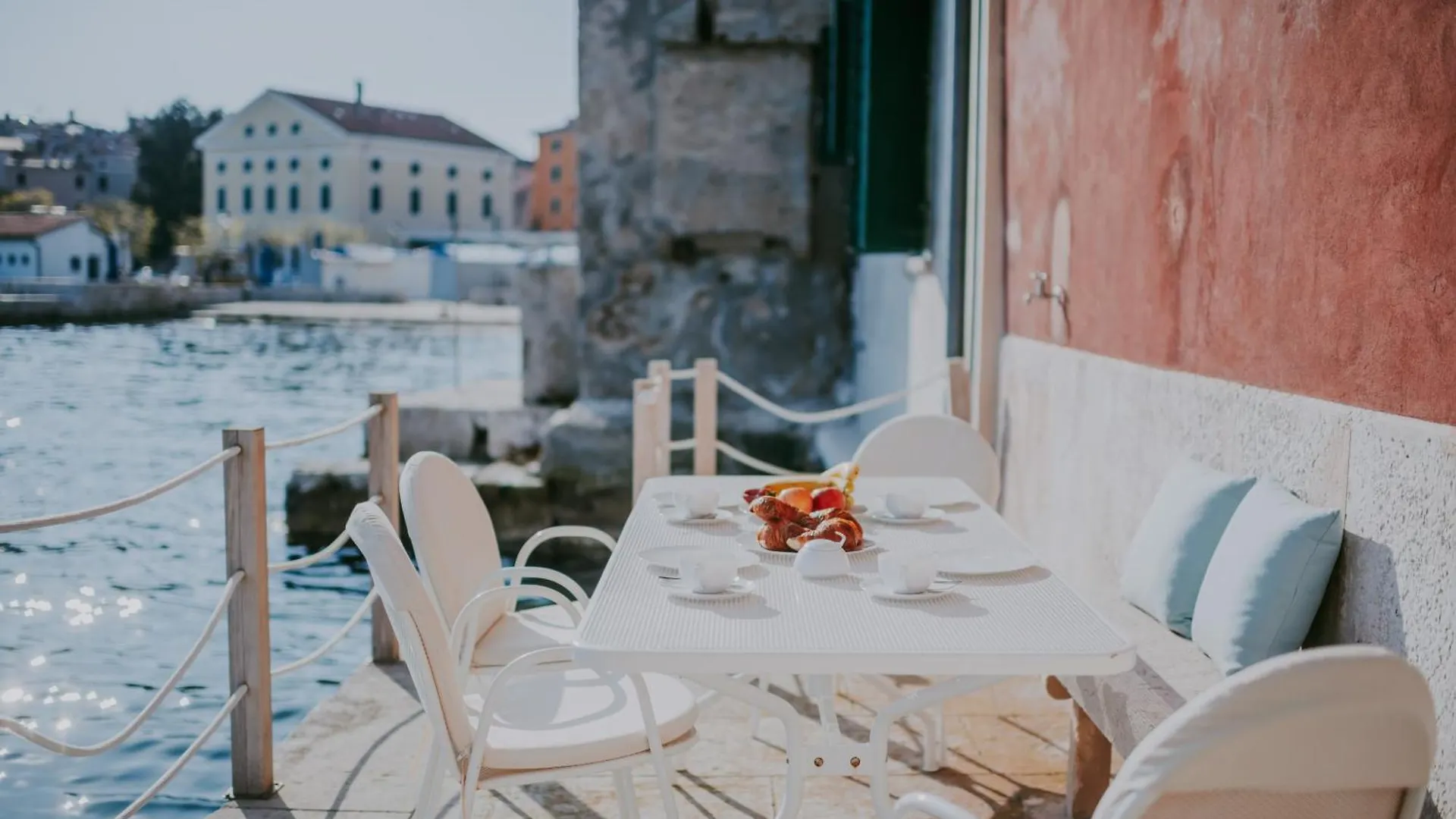 Дом отдыха Вилла Luxury Seafront Palazzo Ровинь